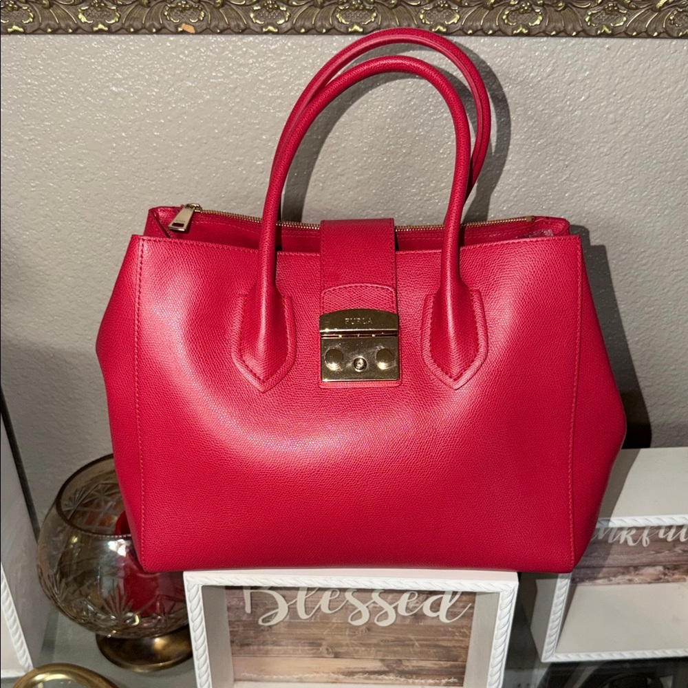 Red Structured Leather Tote Handbag with Gold Hardware